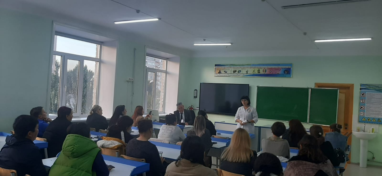 Выступление медицинской сестры на внутришкольном родительском собрании.