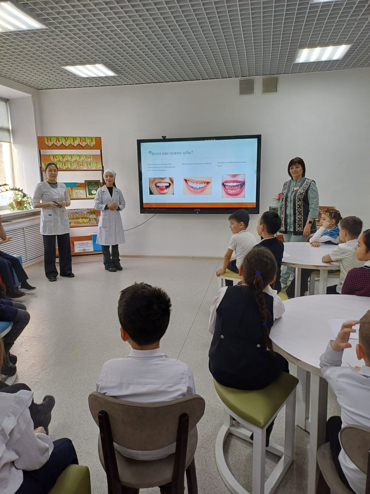 Урок гигиены полости рта  "Болашаққа сау тіспен"  во 2 "Д"классе