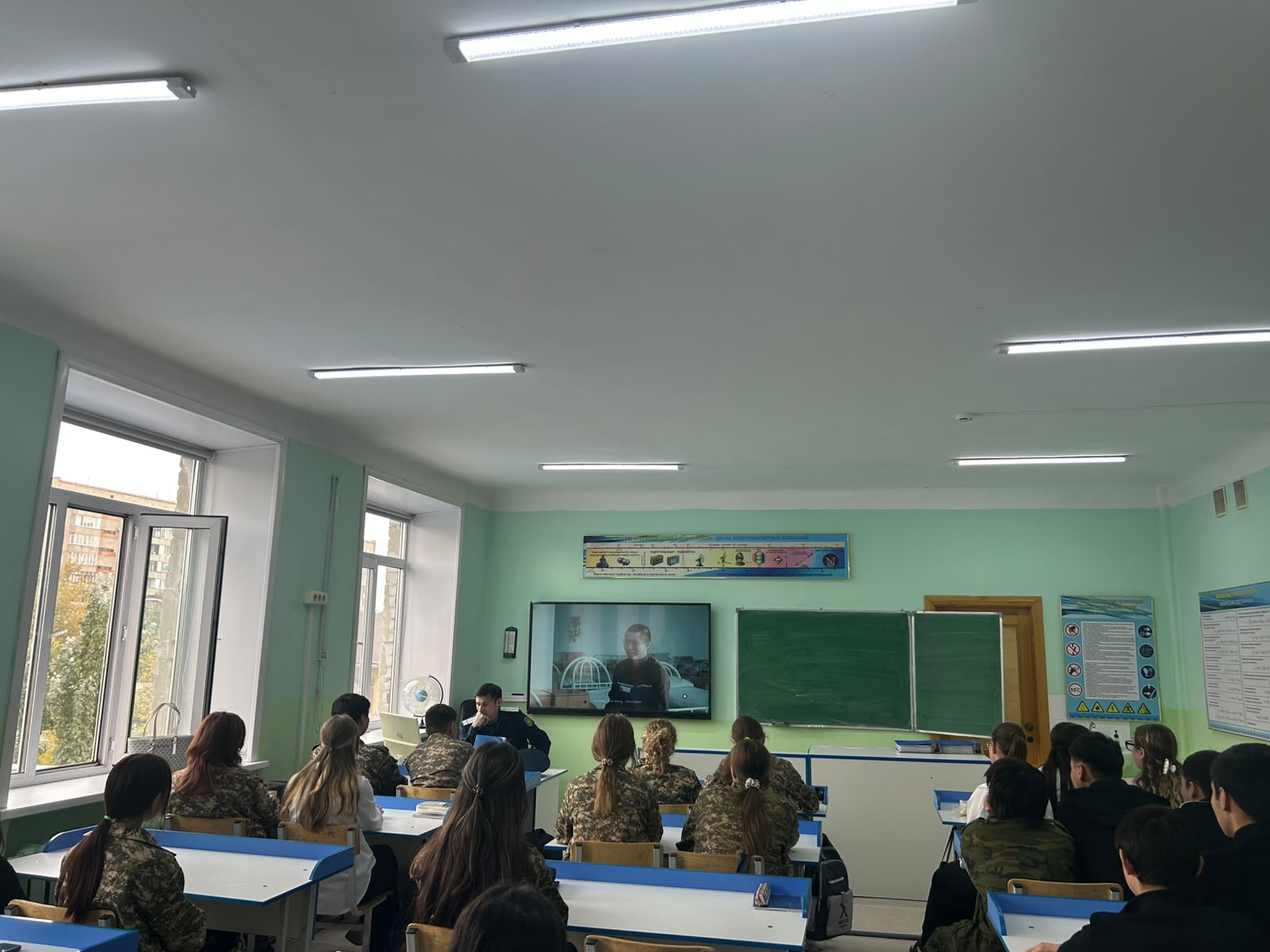 Лекция с показом видеоролика на тему: «Правовые знания: права и обязанности детей».